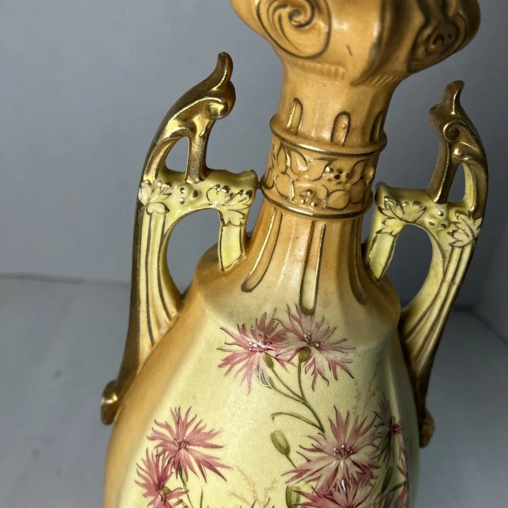 ANTIQUE ROYAL WETTINA FOOTED VASE-AUSTRIA-ROBERT‎ HANKE LATE 19th CENTURY 1508